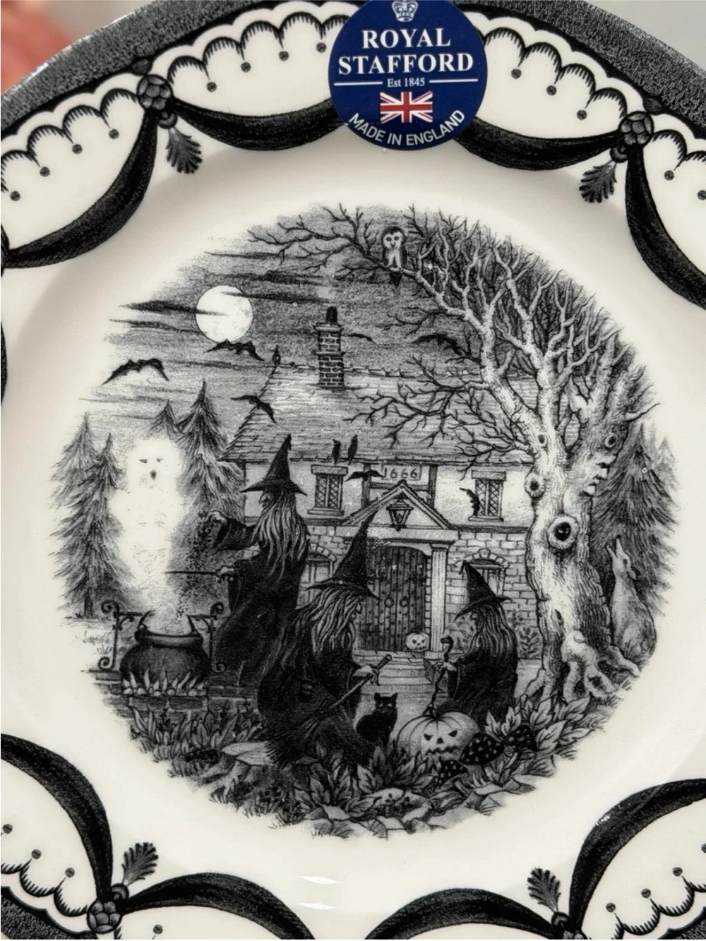 ROYAL STAFFORD WITCH COVEN SET OF 4 SALAD-PLATES HALLOWEEN WITCHES GHOST